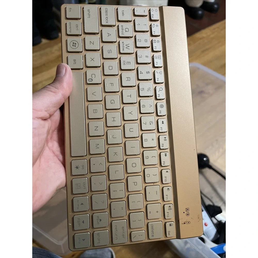 Bluetooth keyboard , Rechargeable, Good Condition (19)